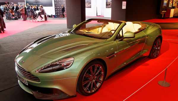 Юбилейный Aston Martin Vanquish имеет уникальные элементы управления