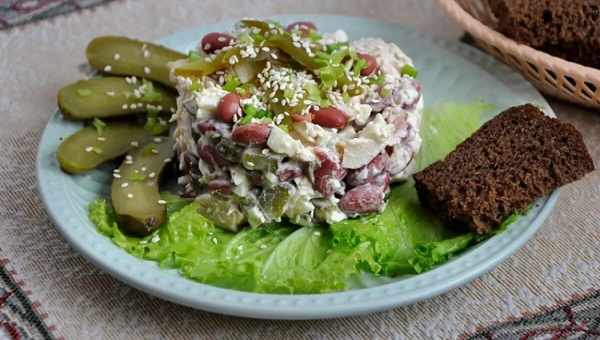 Салат из курицы и фасоли