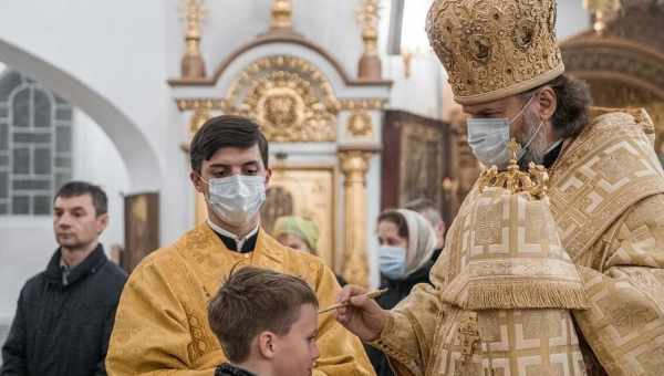 Можно или нельзя ходить в храм или церковь во время месячных: мнение православных священников