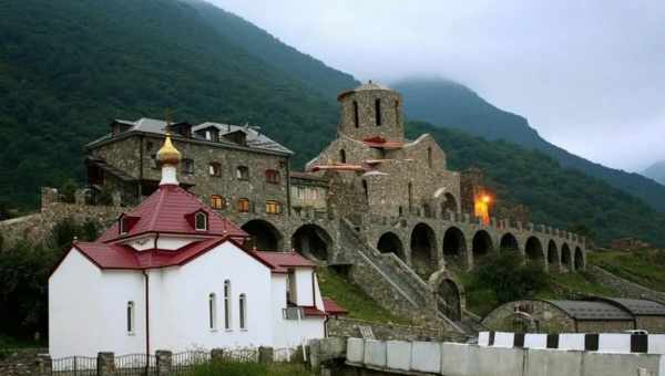 Монастырь в Трленской долине