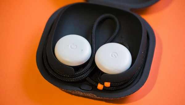 Google Pixel Buds – беспроводные наушники с Google Переводчиком