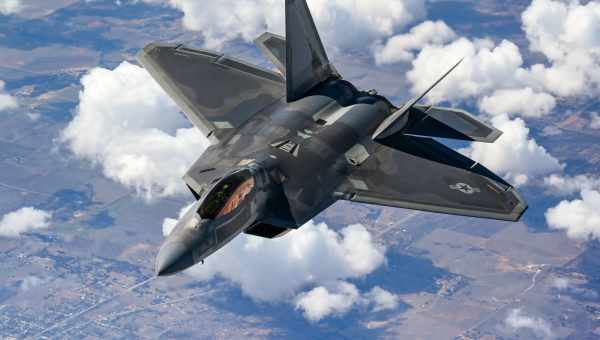 Истребители F-22 начали облезать