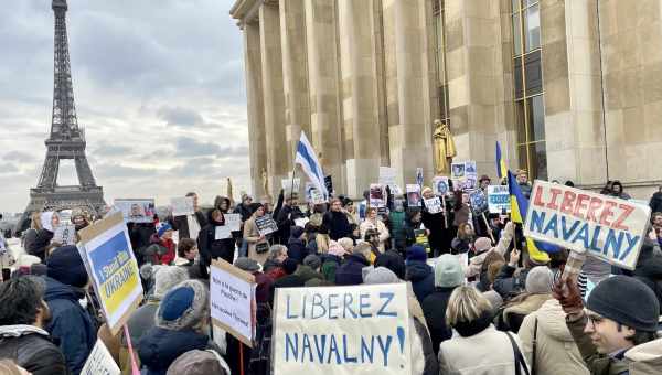 Чтобы остыли: На митинг – через лабиринт