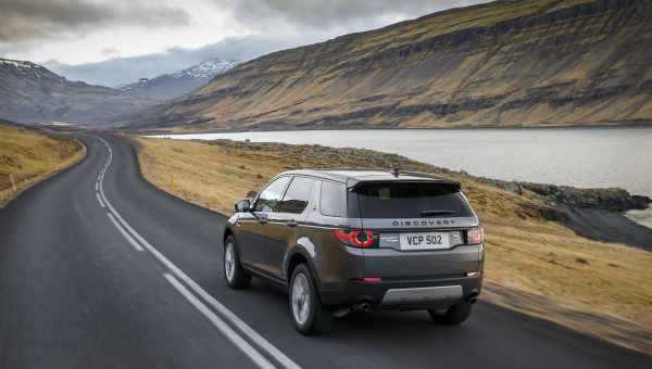 Land Rover научат самостоятельно объезжать неровности