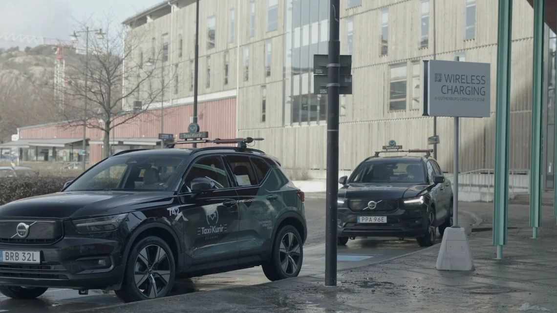 Volvo научит электромобили заряжаться без проводов