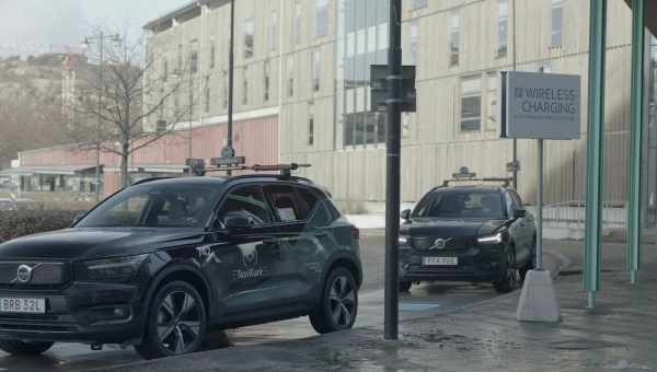 Volvo научит электромобили заряжаться без проводов