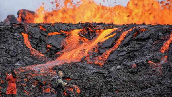 Новое извержение вулкана в Исландии видно из космоса