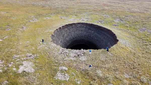 Ученые решили исследовать загадочную огромную воронку на Ямале