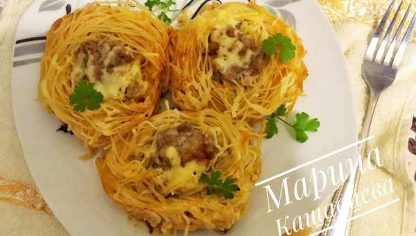 Гнёзда из макарон с курицей