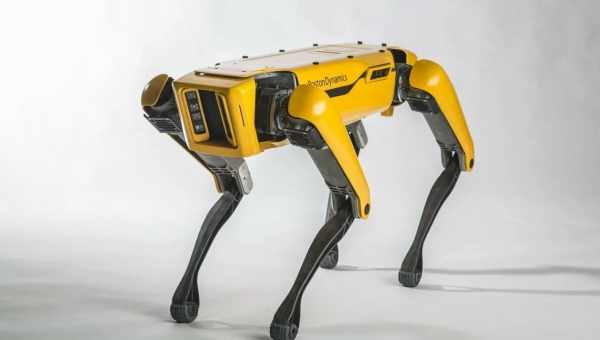 Робопес от Boston Dynamics стал чирлидером: видео