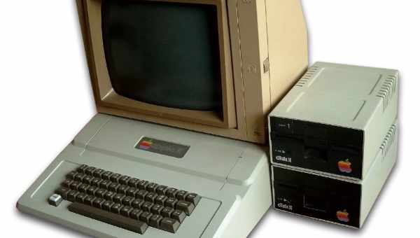 Компьютер Apple IIe превратили в робота с мечом