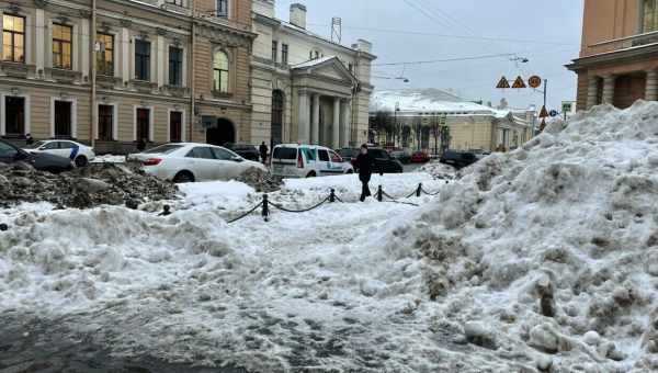 Свежего снега не хватило для объяснения яркости спутников Сатурна